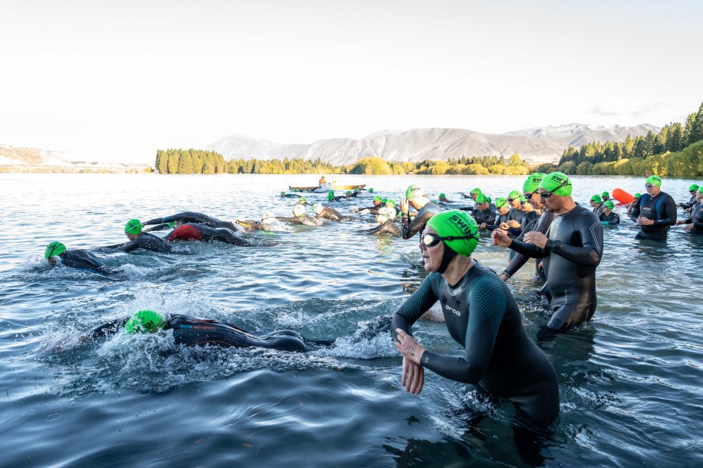 3800m race getting underway with the Ben Ohau range in the background.