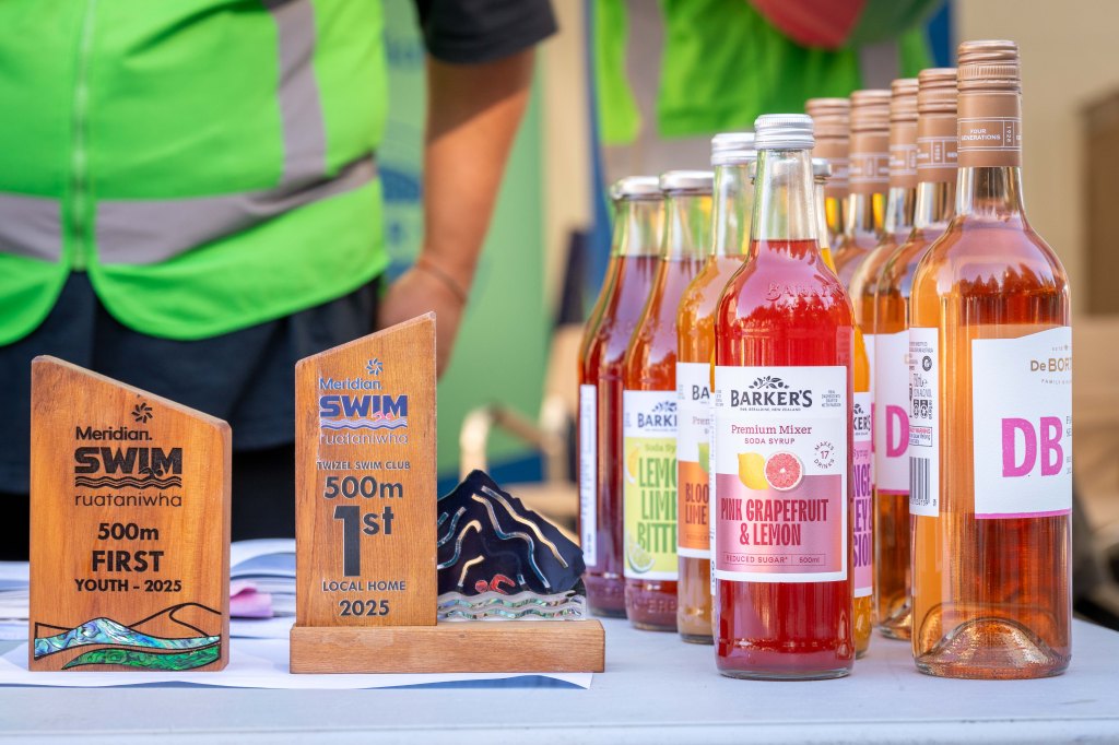 Prize table showing 500m trophies and Barkers prizes